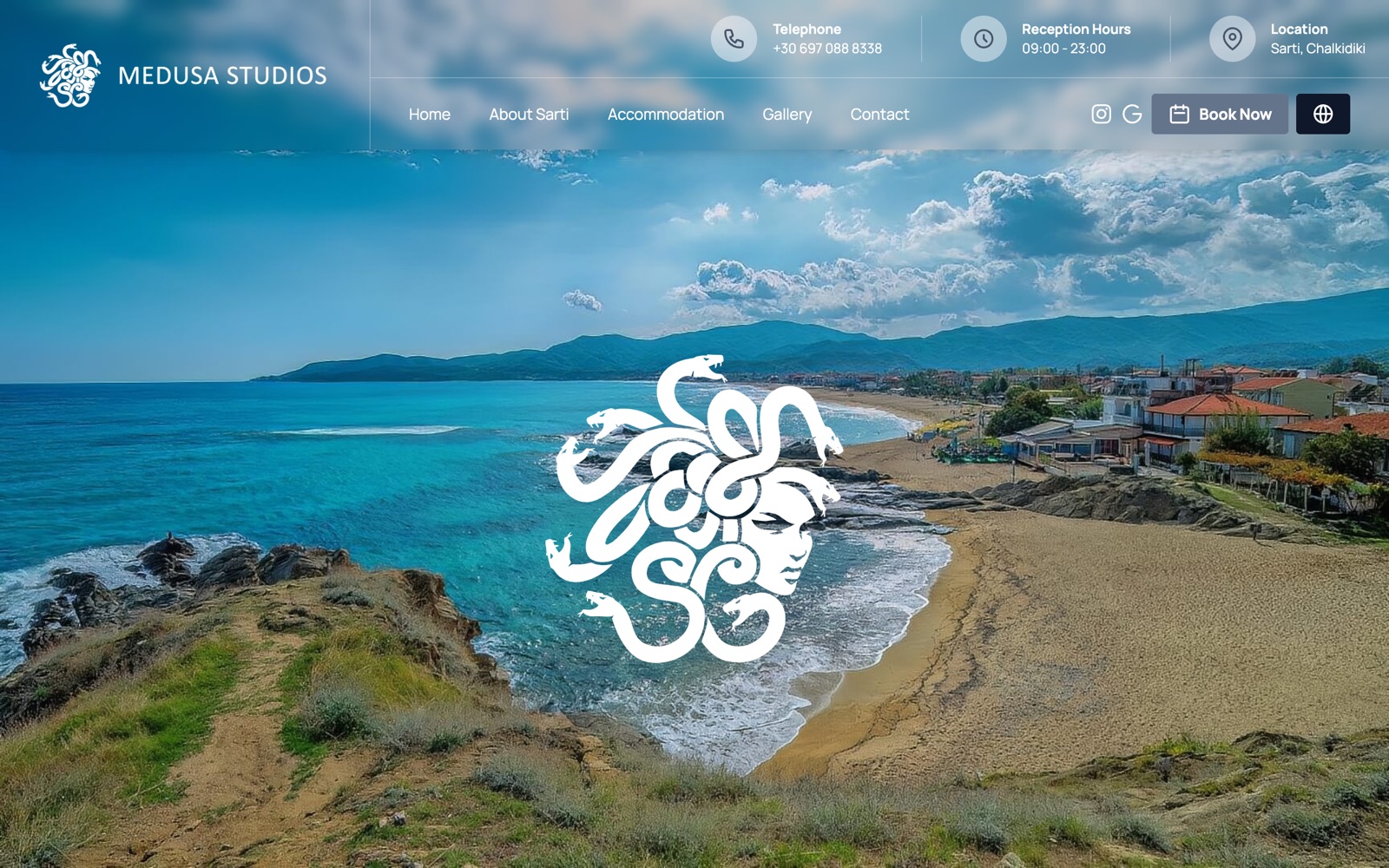 เว็บไซต์ Medusa Studios สตูดิโอริมทะเลในเมือง Sarti ประเทศกรีซ สร้างโดย SiamRise